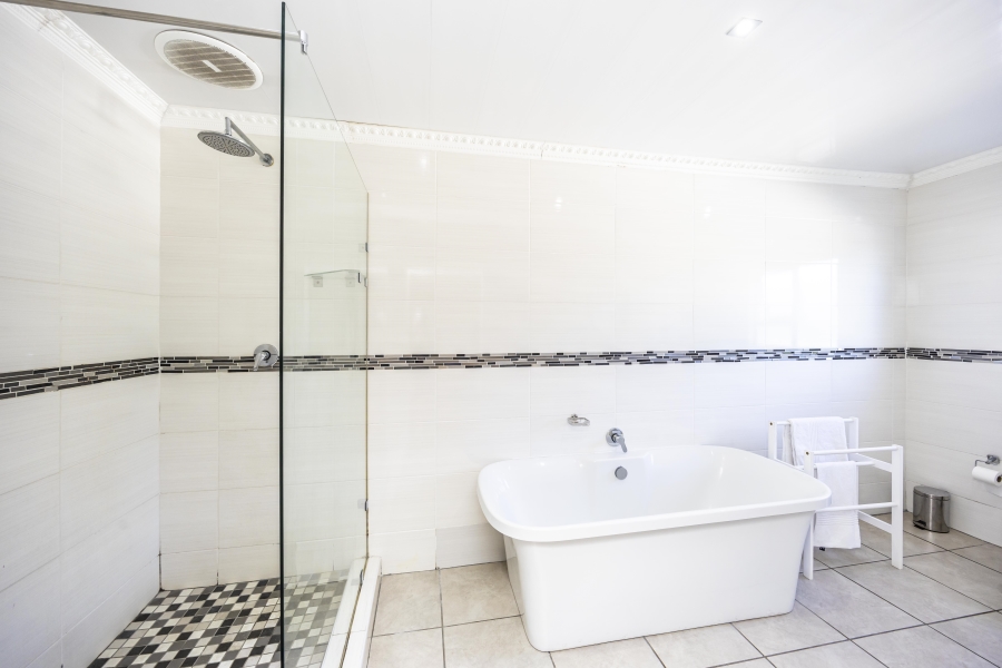 Commercial Property for Sale in Sunnyridge Eastern Cape